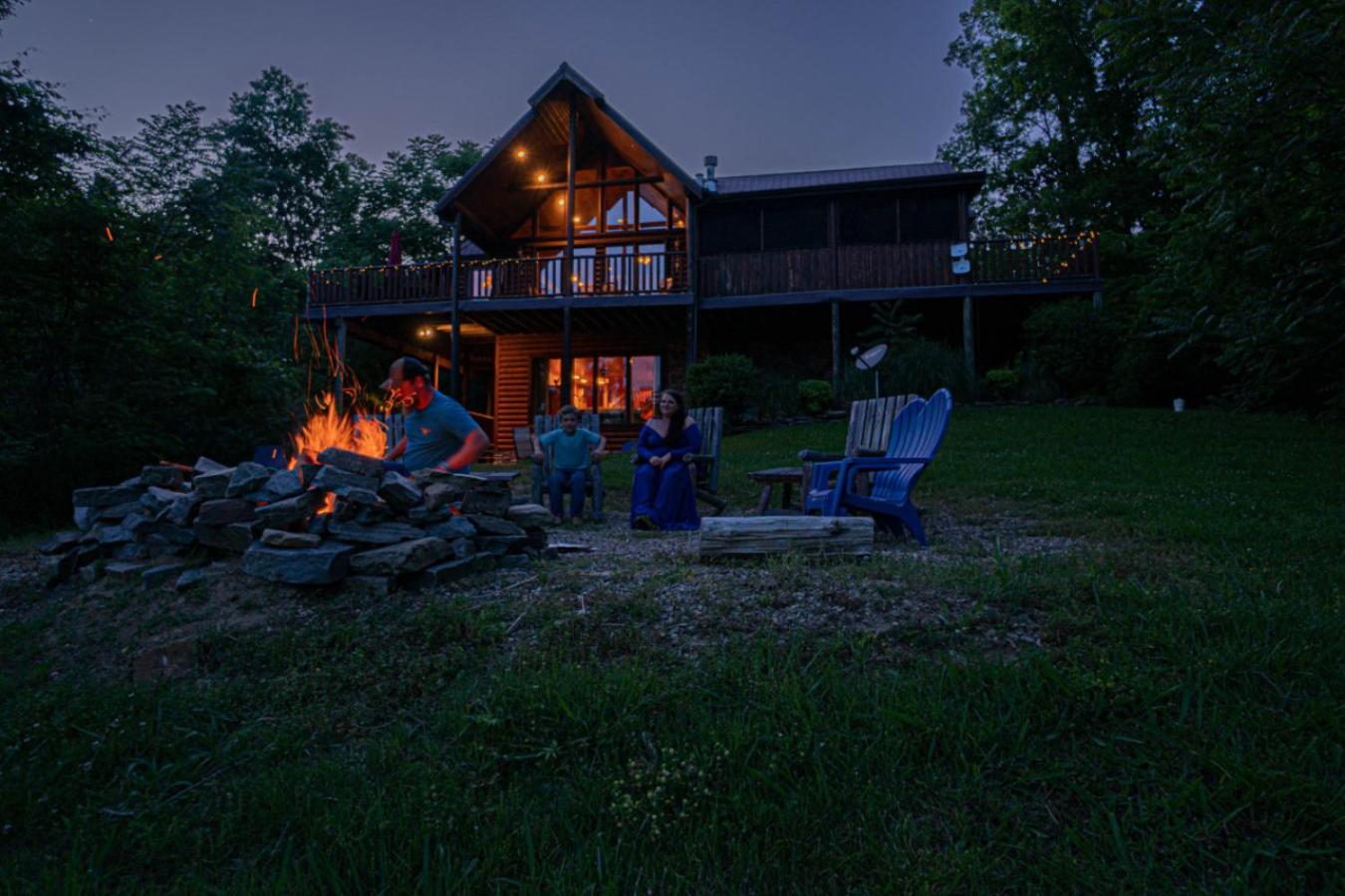 Three Homes- Smoke Rise Lodge and Barn Poppy's Plc