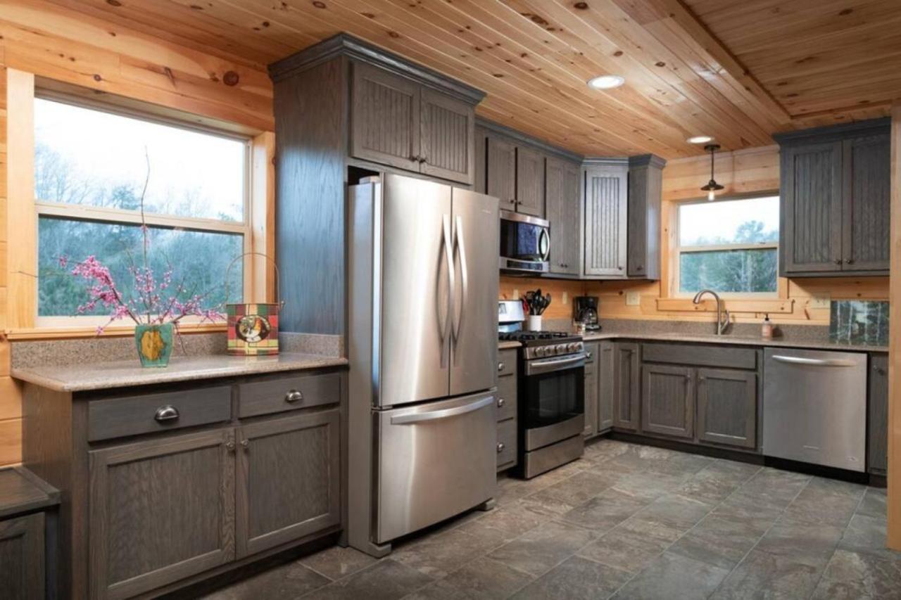 Three Homes- Smoke Rise Lodge and Barn Poppy's Plc