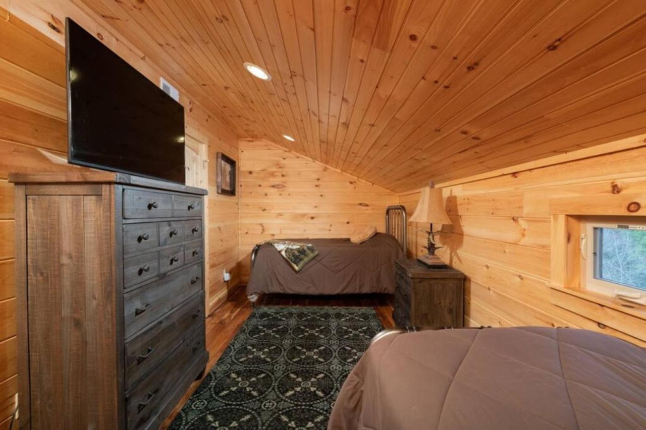 Three Homes- Smoke Rise Lodge and Barn Poppy's Plc