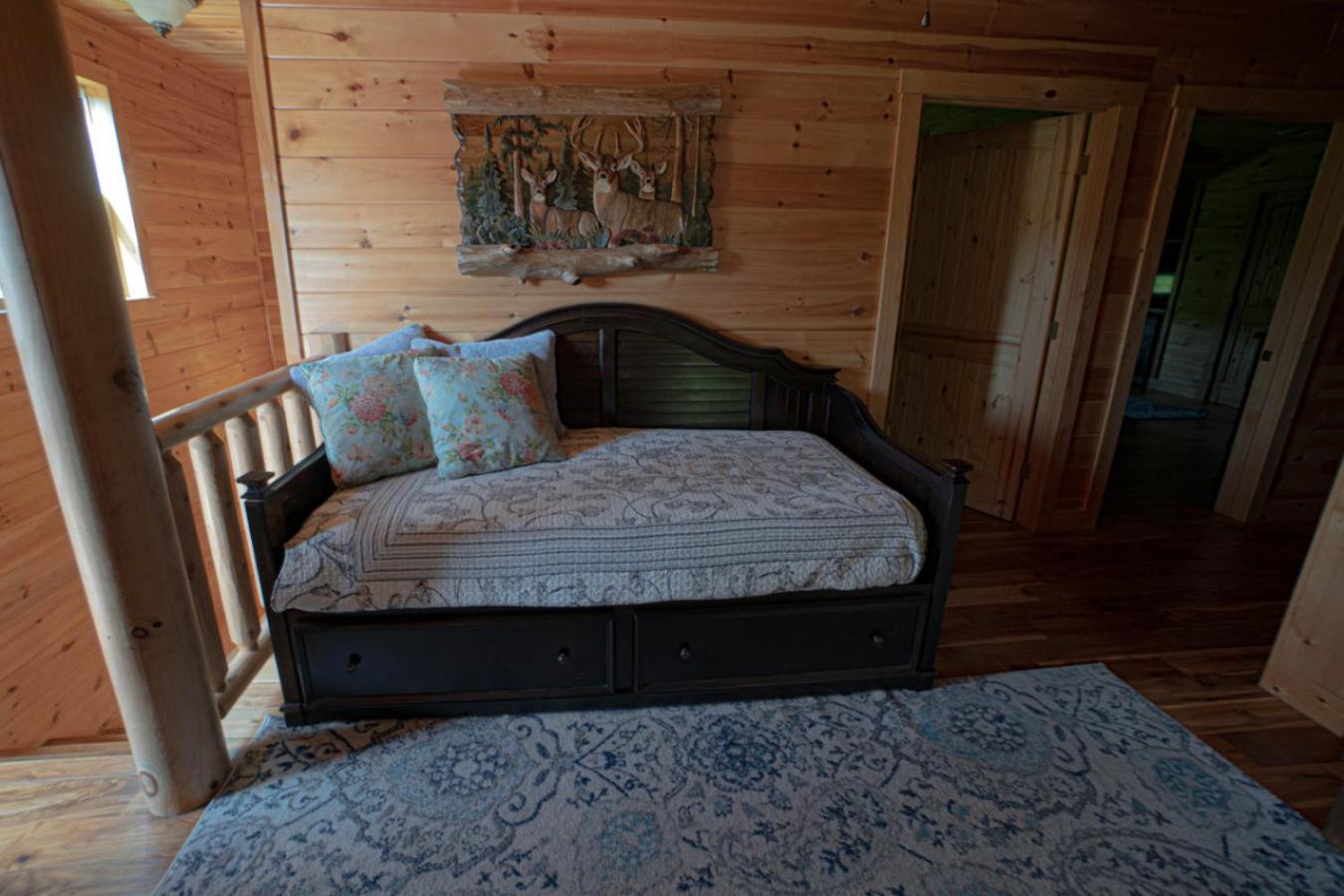 Three Homes- Smoke Rise Lodge and Barn Poppy's Plc