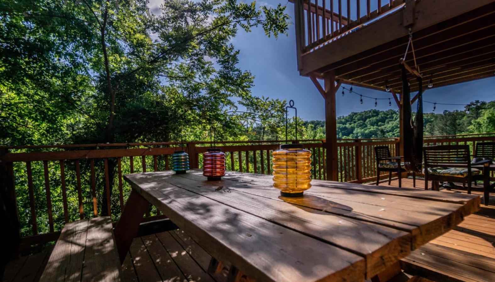Three Homes- Smoke Rise Lodge and Barn Poppy's Plc