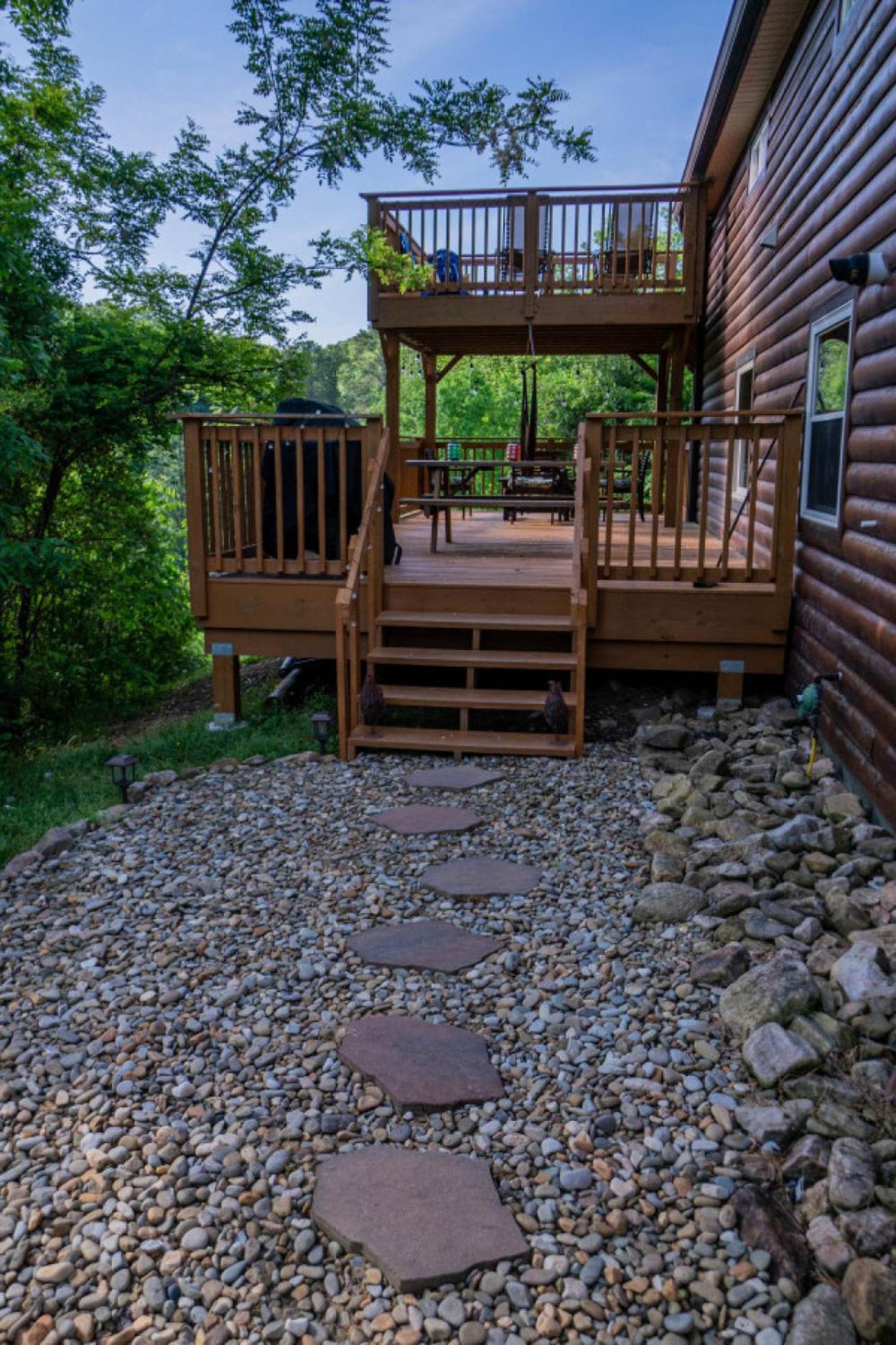 Three Homes- Smoke Rise Lodge and Barn Poppy's Plc