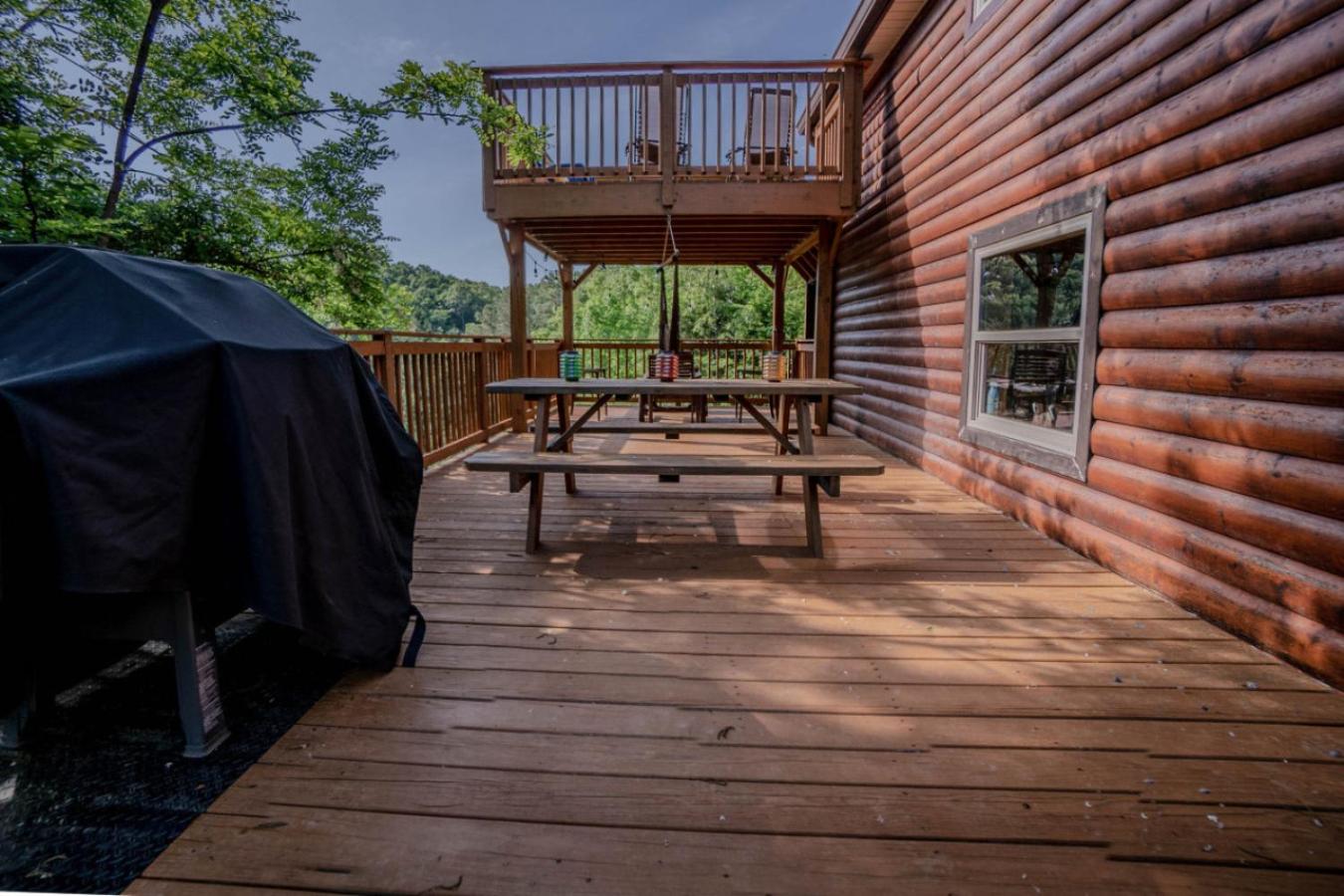 Three Homes- Smoke Rise Lodge and Barn Poppy's Plc