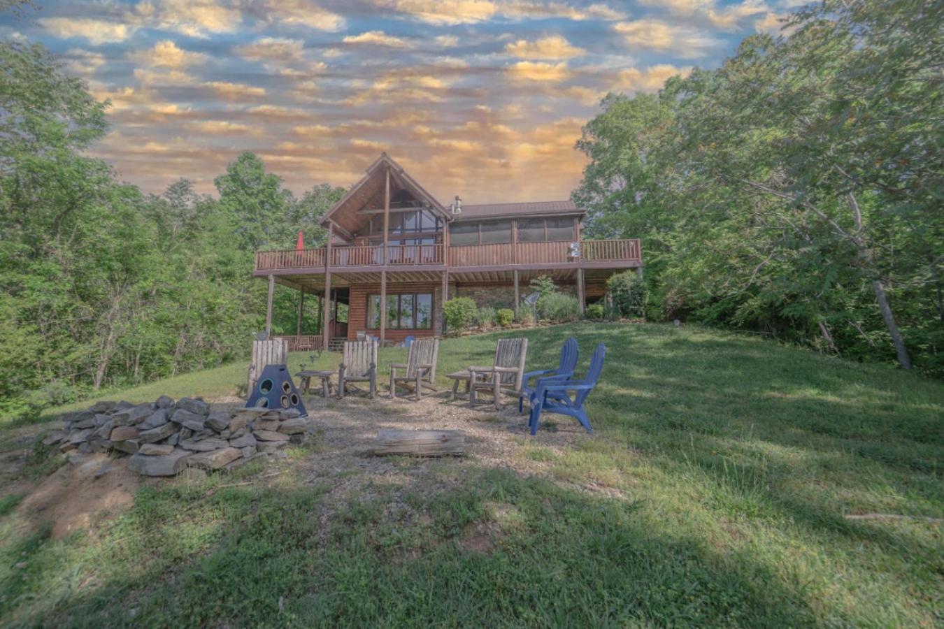 Three Homes- Smoke Rise Lodge and Barn Poppy's Plc
