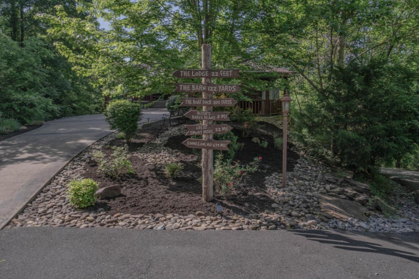 Three Homes- Smoke Rise Lodge and Barn Poppy's Plc