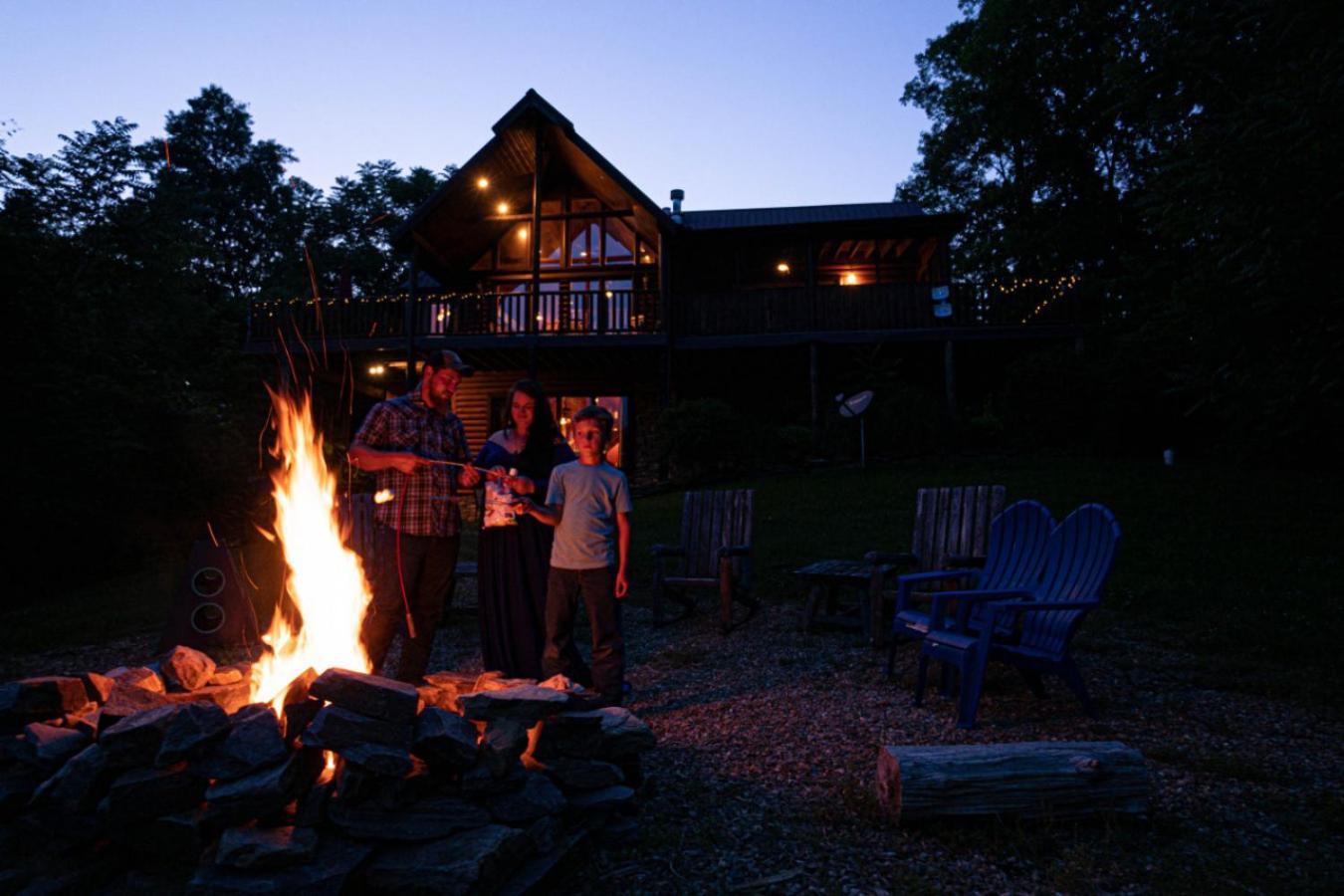 Three Homes- Smoke Rise Lodge and Barn Poppy's Plc