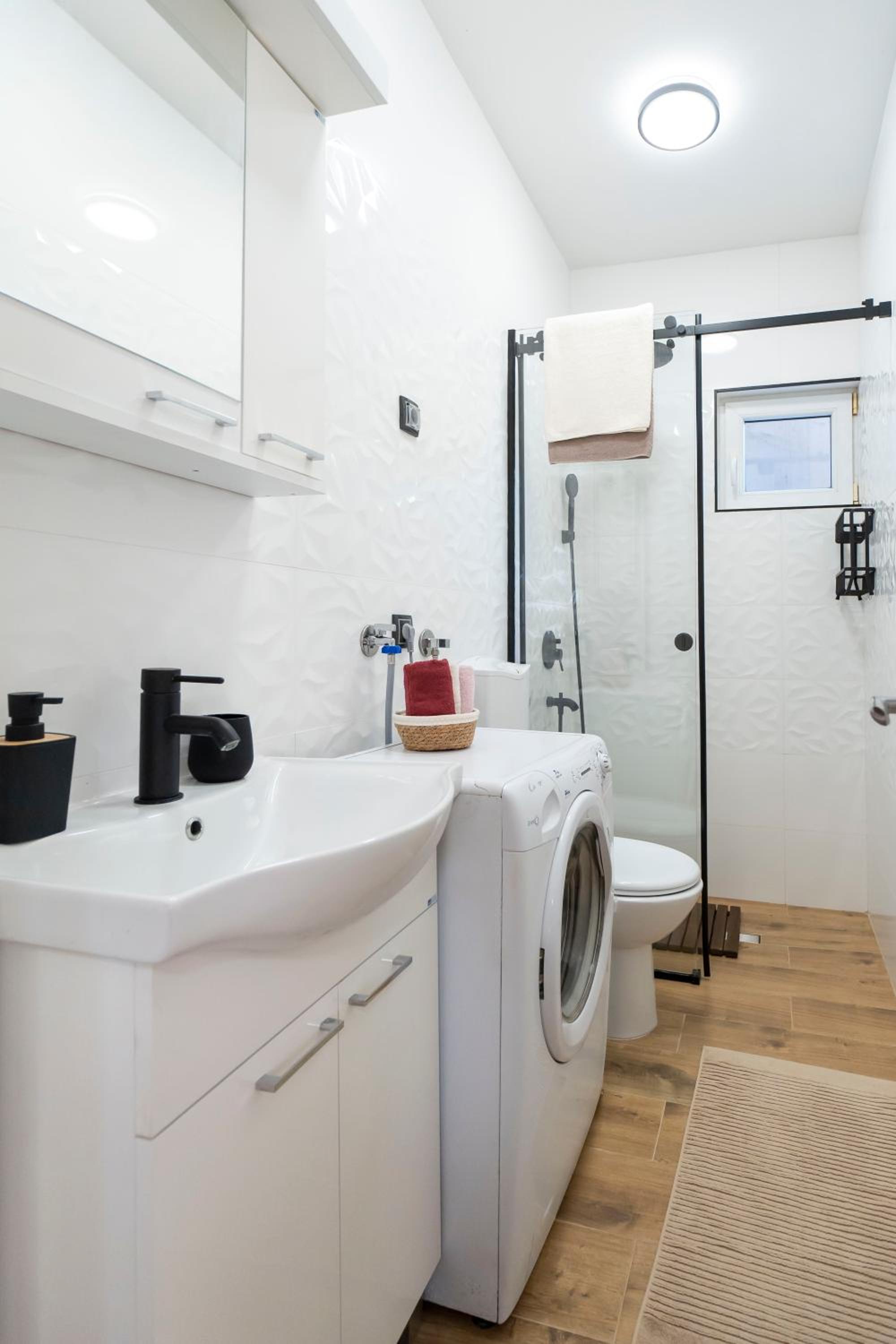 1-bedroom apartment near airport