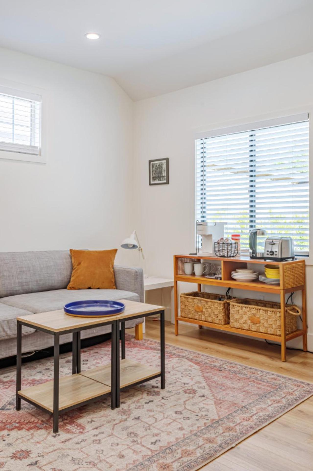 Beautiful Guest Studio near Universal Studios sleeps 4