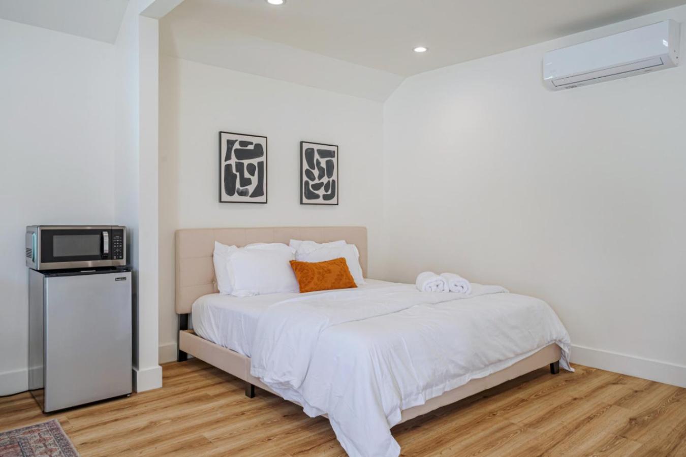 Beautiful Guest Studio near Universal Studios sleeps 4