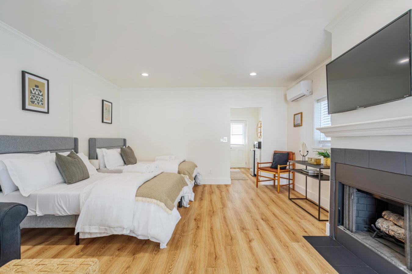 Elegant Guest unit Universal sleeps 6 hot tub