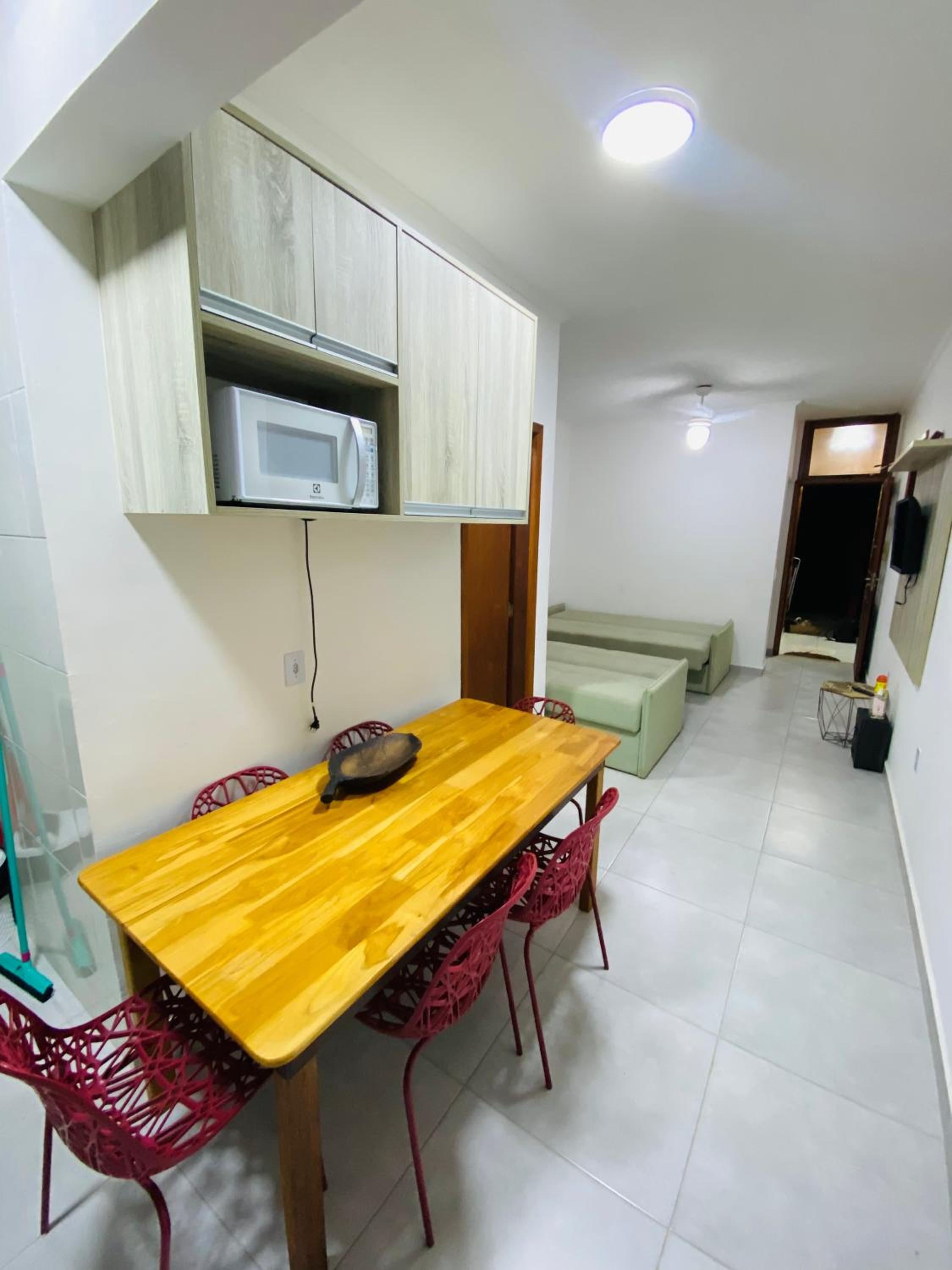 Apartamento a 250 metros da Praia do Sapê e Maranduba - Piscina e Ar condicionado