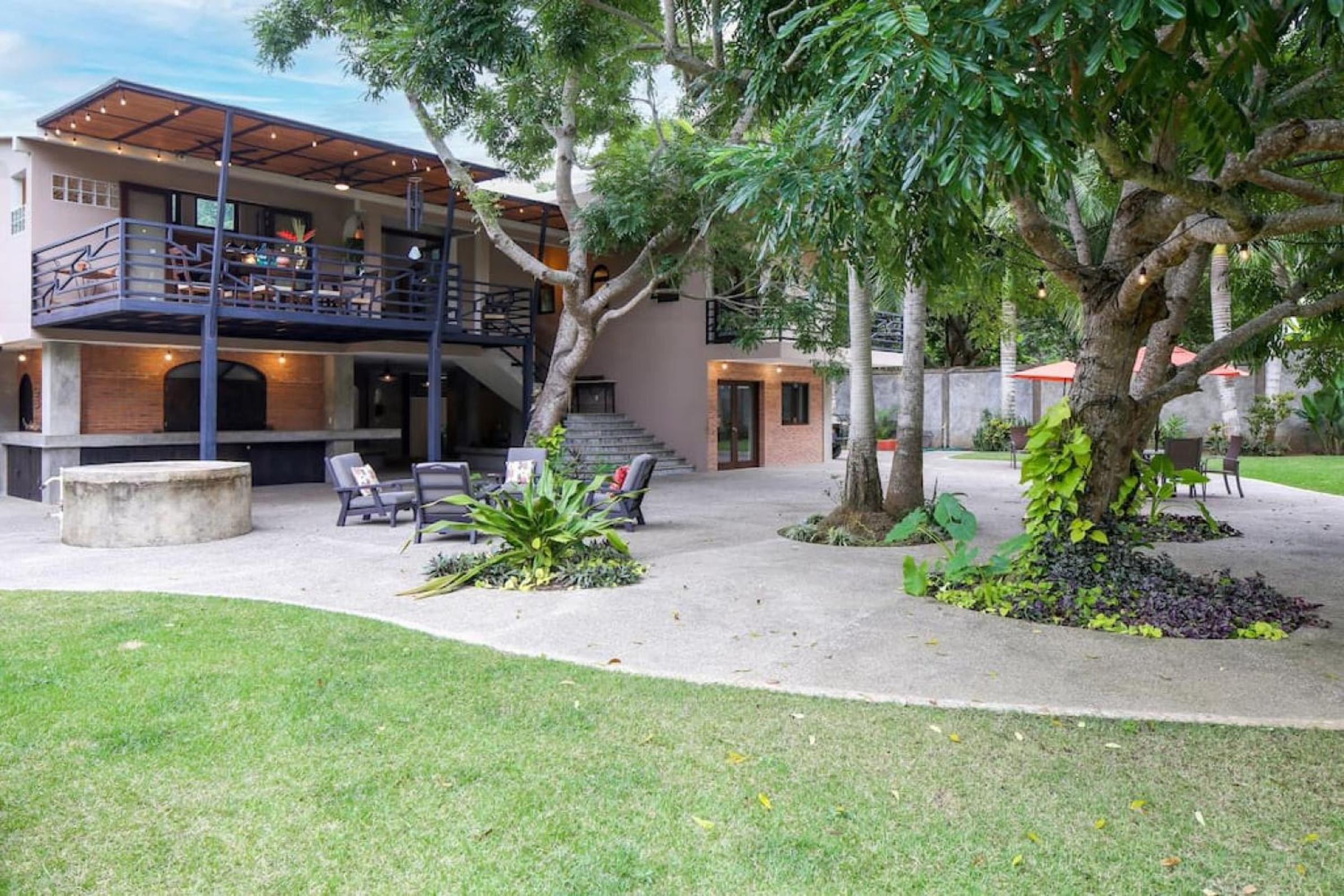 Garden Estate 5-Minutes from Beach - Ideal for Large Groups view 2