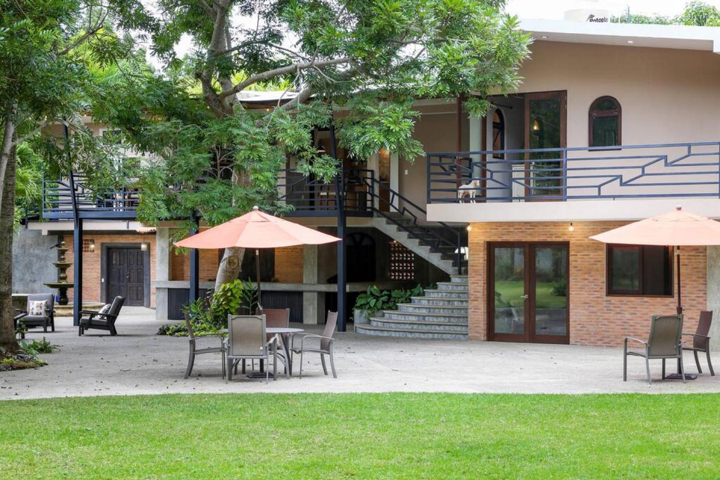 Garden Estate 5-Minutes from Beach - Ideal for Large Groups view 4