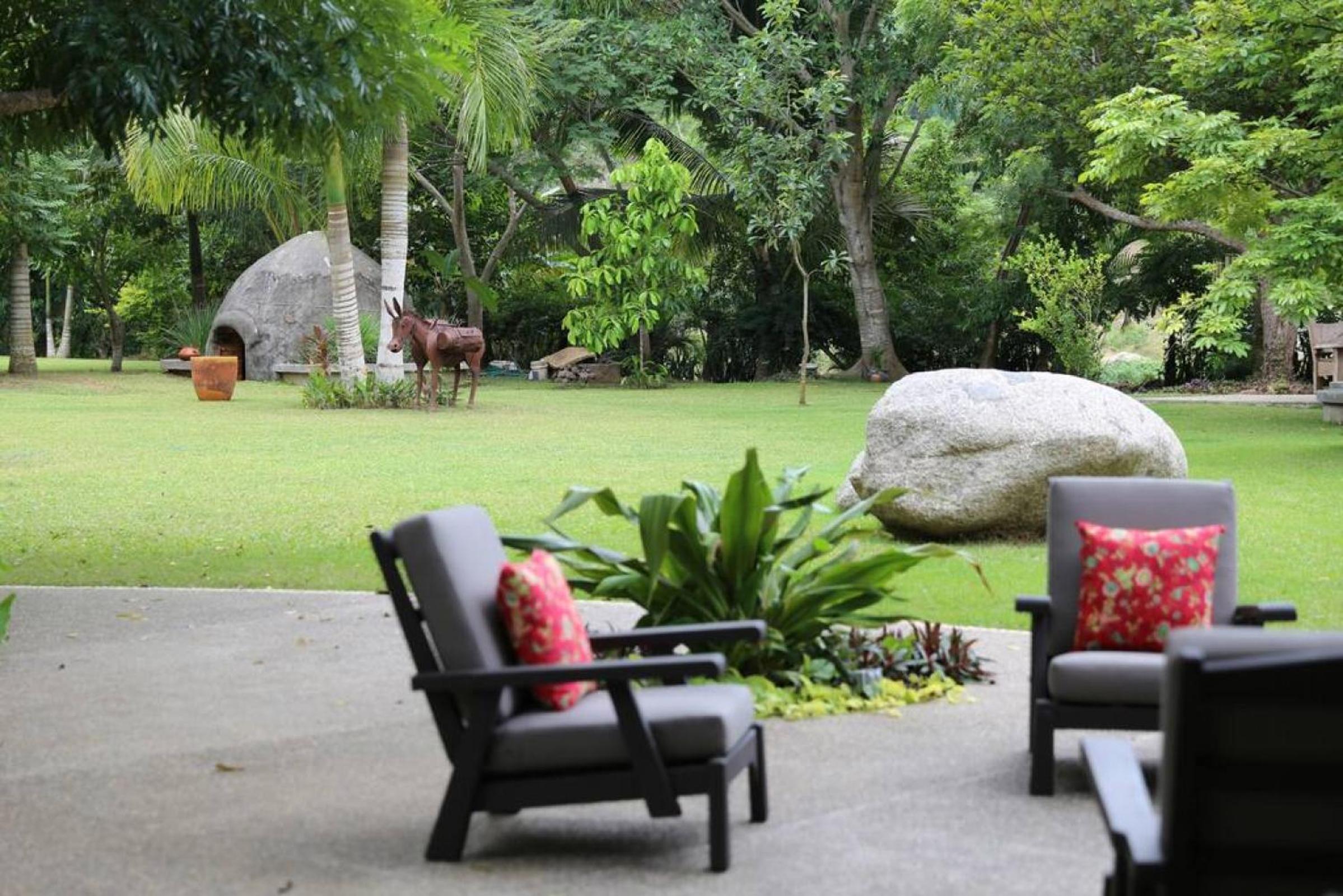 Garden Estate 5-Minutes from Beach - Ideal for Large Groups view 5