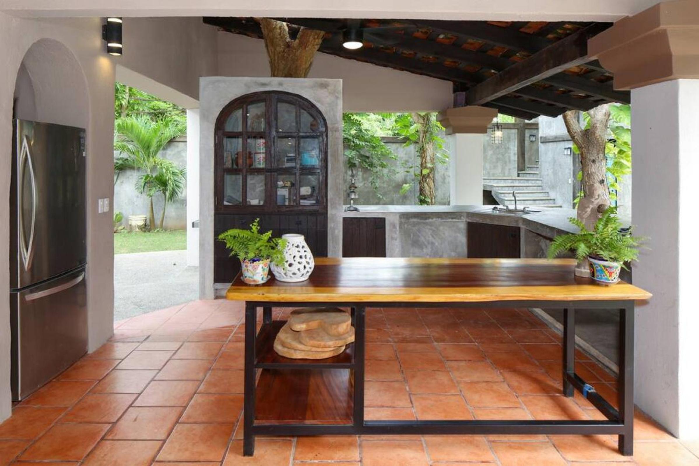 Beautiful 4-Bedroom Hacienda, 5-Minutes from Beach view 3