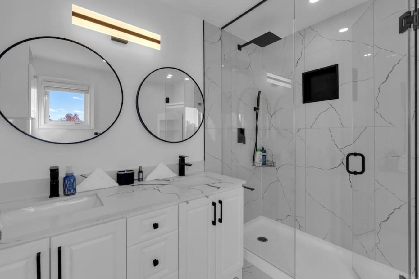 Luxury 3BR - 10 Min to Wonderland - Monthly Rental