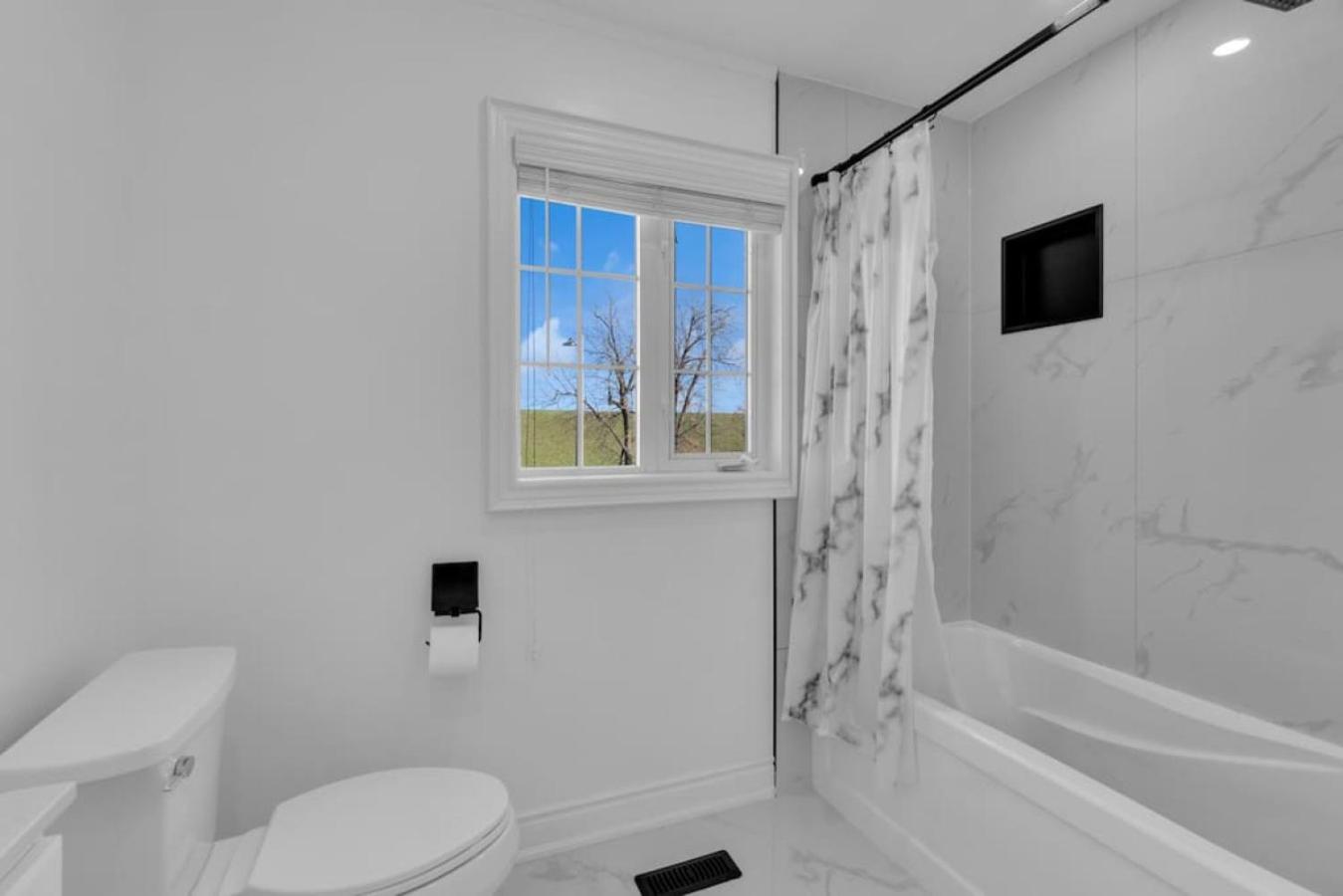 Luxury 3BR - 10 Min to Wonderland - Monthly Rental