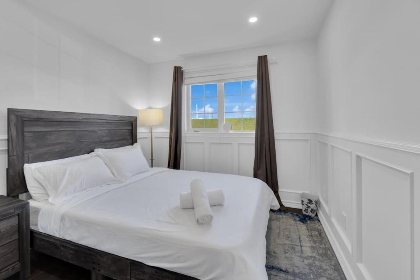 Luxury 3BR - 10 Min to Wonderland - Monthly Rental