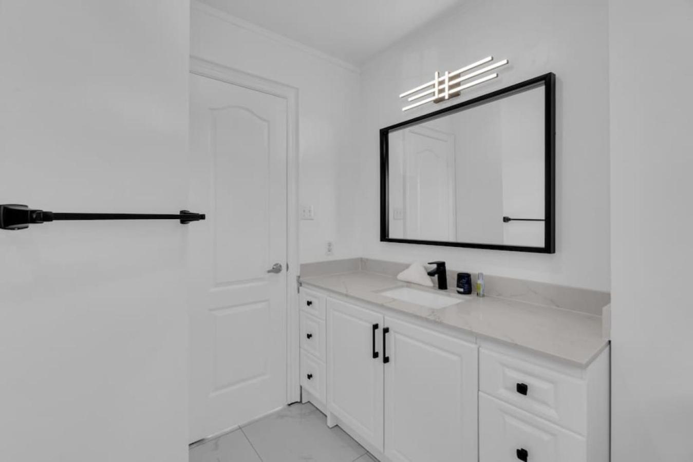 Luxury 3BR - 10 Min to Wonderland - Monthly Rental