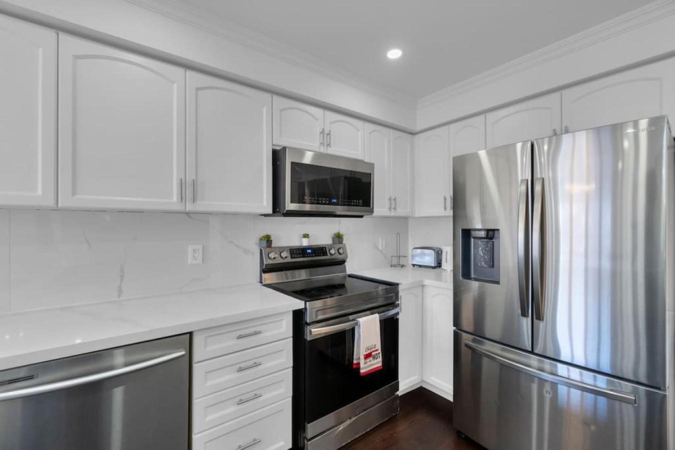 Luxury 3BR - 10 Min to Wonderland - Monthly Rental