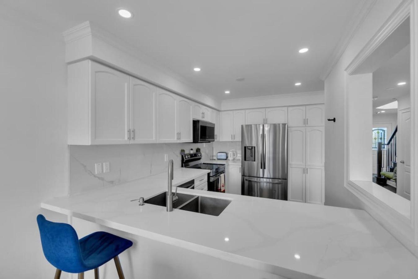 Luxury 3BR - 10 Min to Wonderland - Monthly Rental
