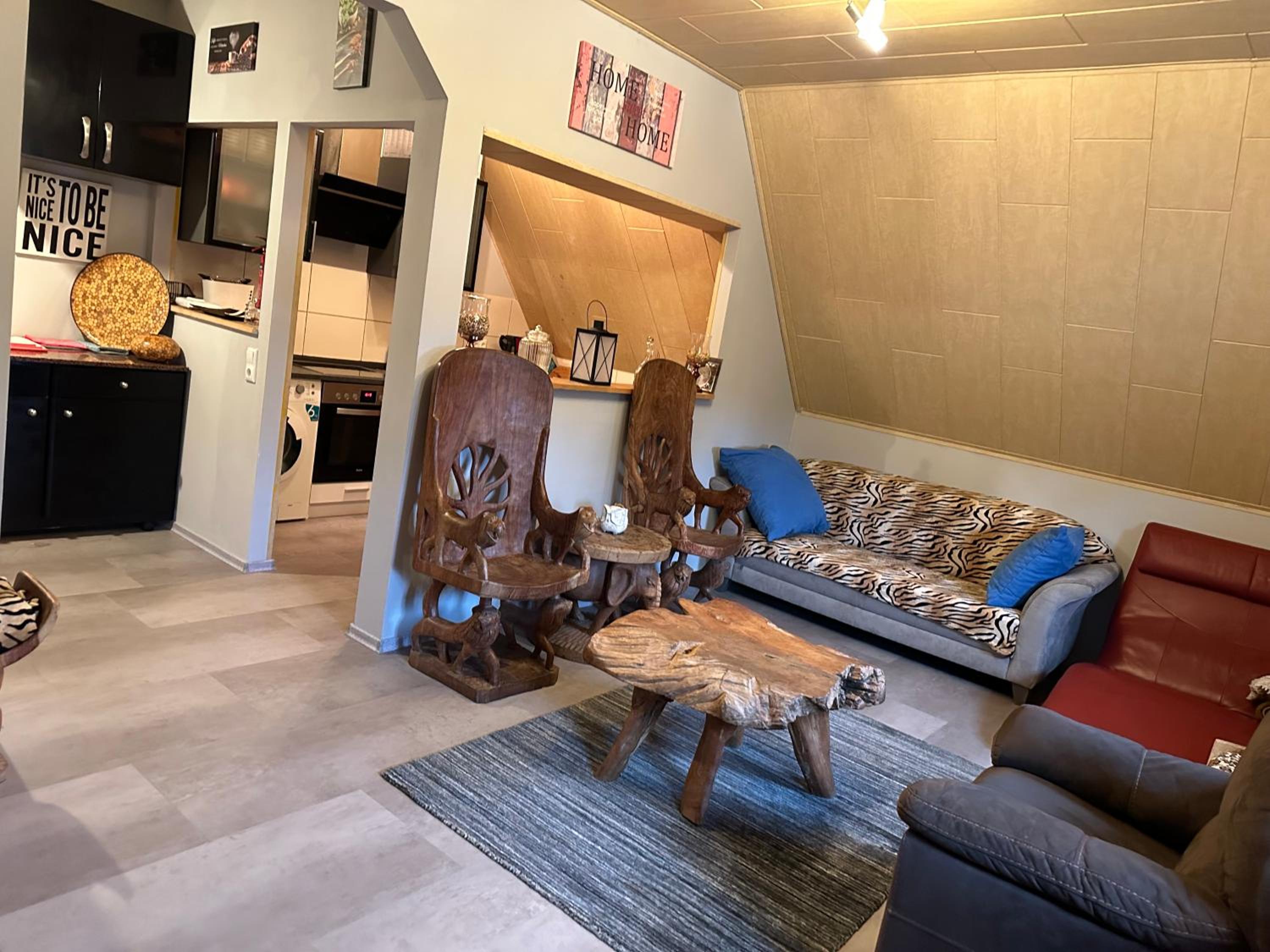 Ferien & Monteur Wohnung 1 - Little Afrika Extensive 5 Zimmer Wohnung