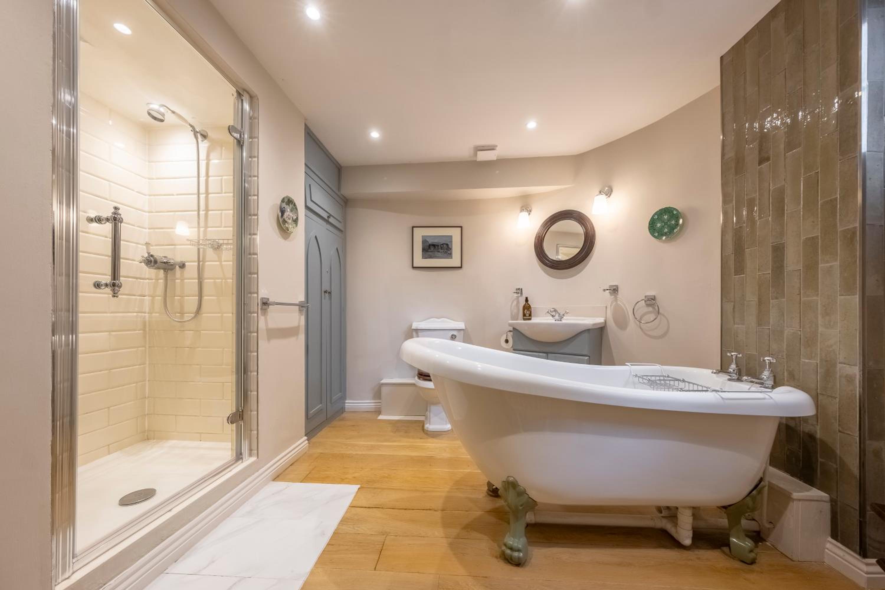 A fairy-tale luxurious cottage - The Tea Caddy