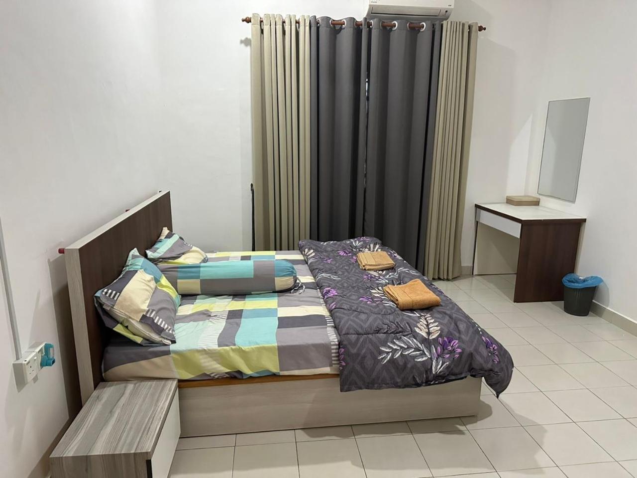 Semi-D Homestay Triang
