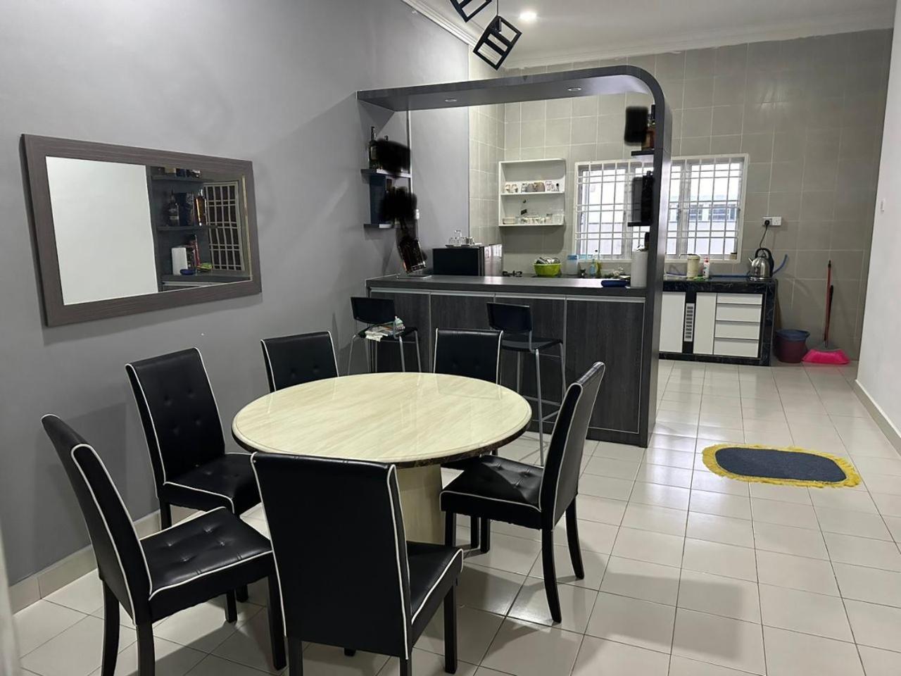 Semi-D Homestay Triang