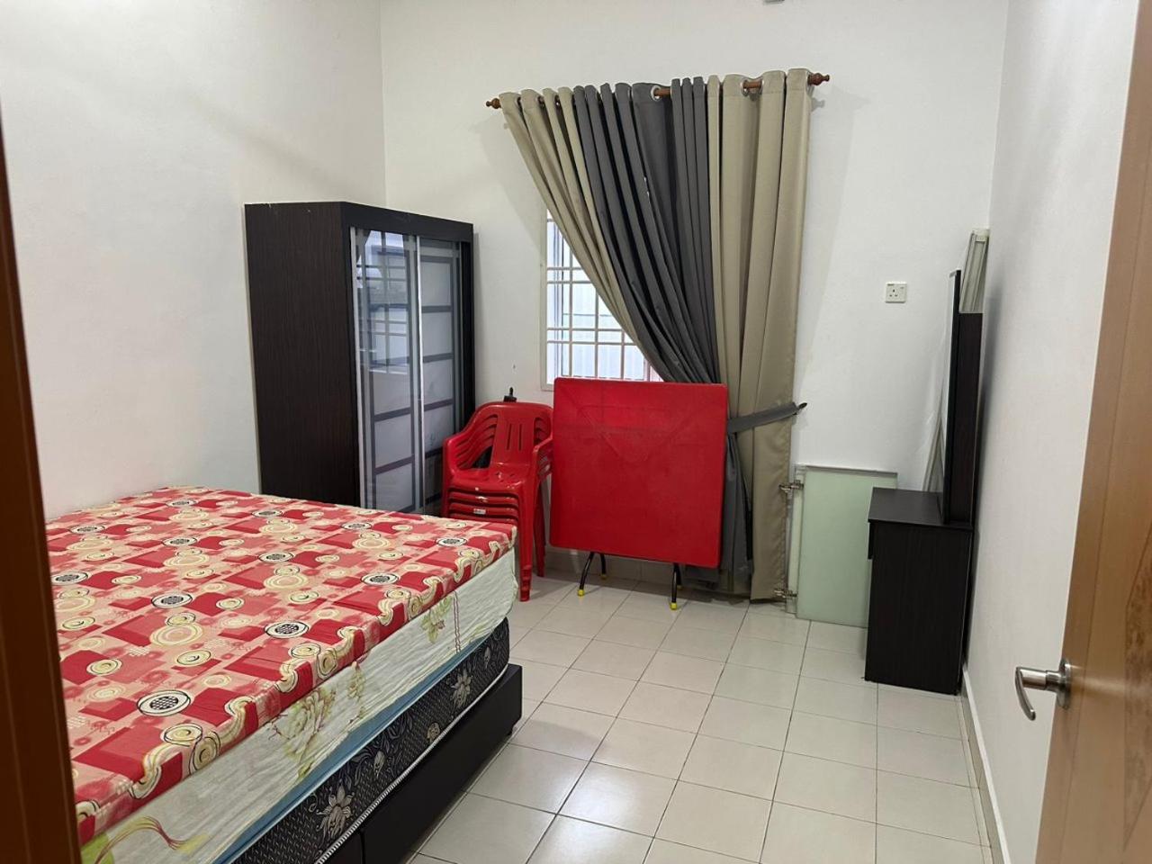 Semi-D Homestay Triang