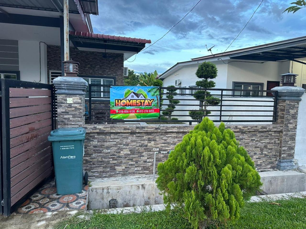 Semi-D Homestay Triang