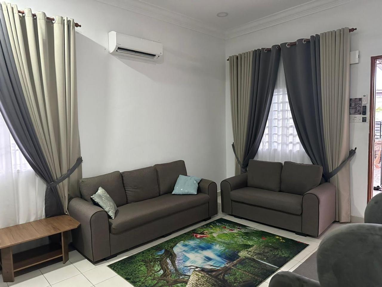 Semi-D Homestay Triang