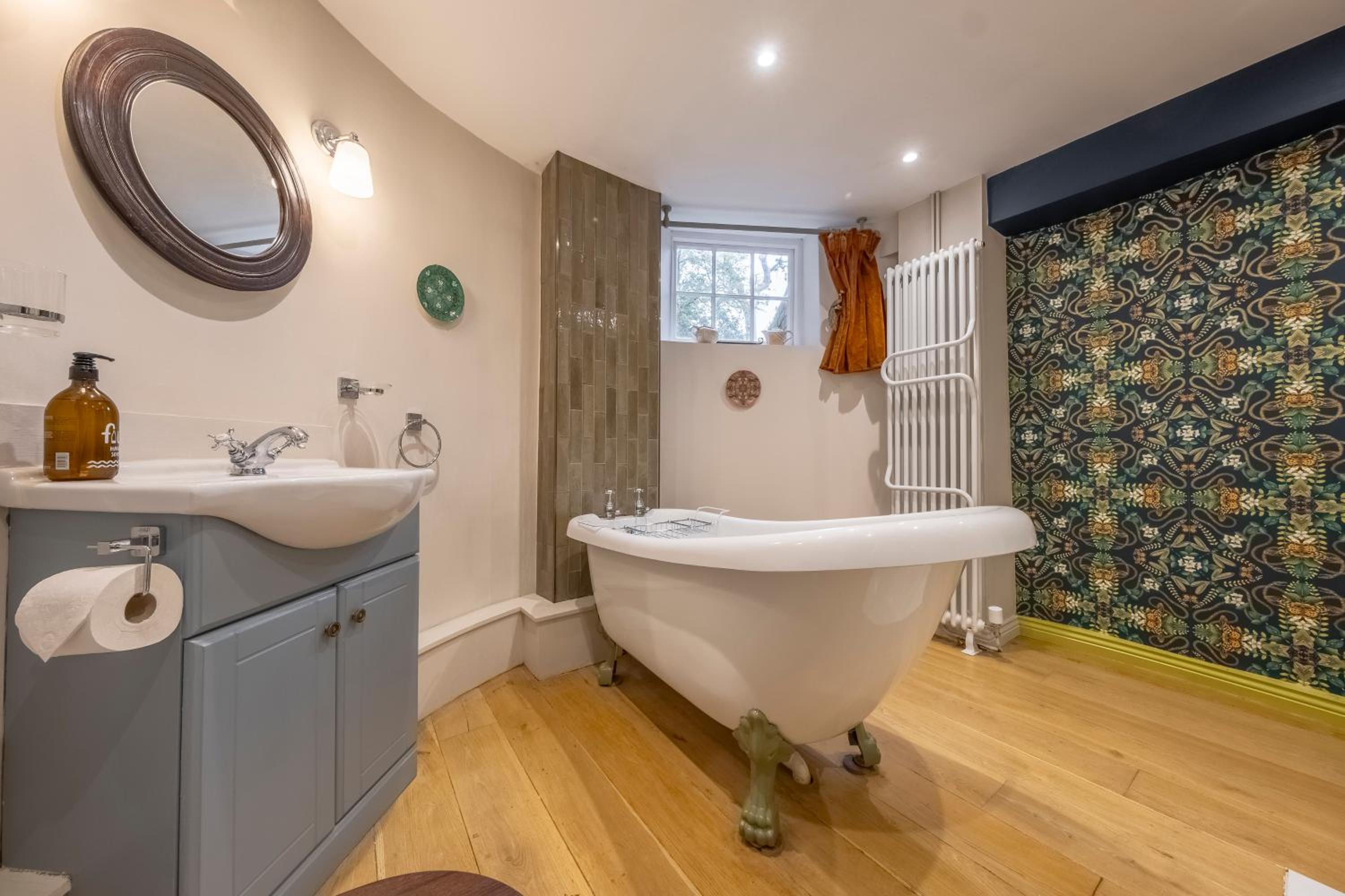 A fairy-tale luxurious cottage - The Tea Caddy