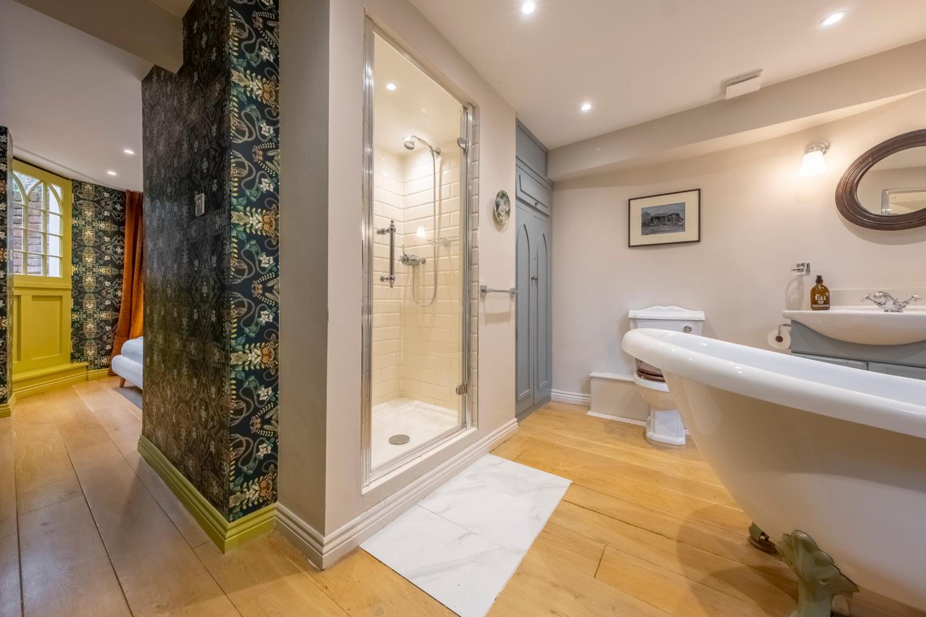 A fairy-tale luxurious cottage - The Tea Caddy
