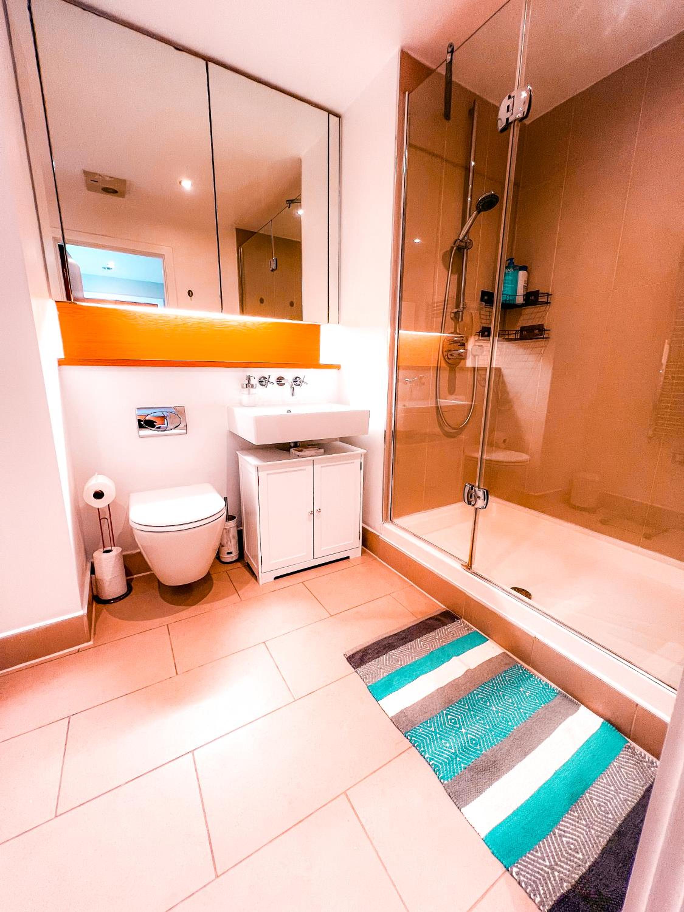THAMES View Cyan Richmond, FREE GYM, VERY HIGH-SPEED Wi-Fi, PARKING