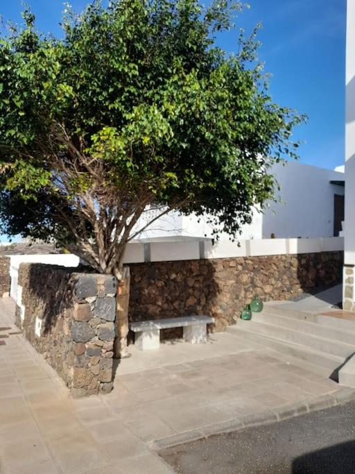 Casa volcán de caldera blanca