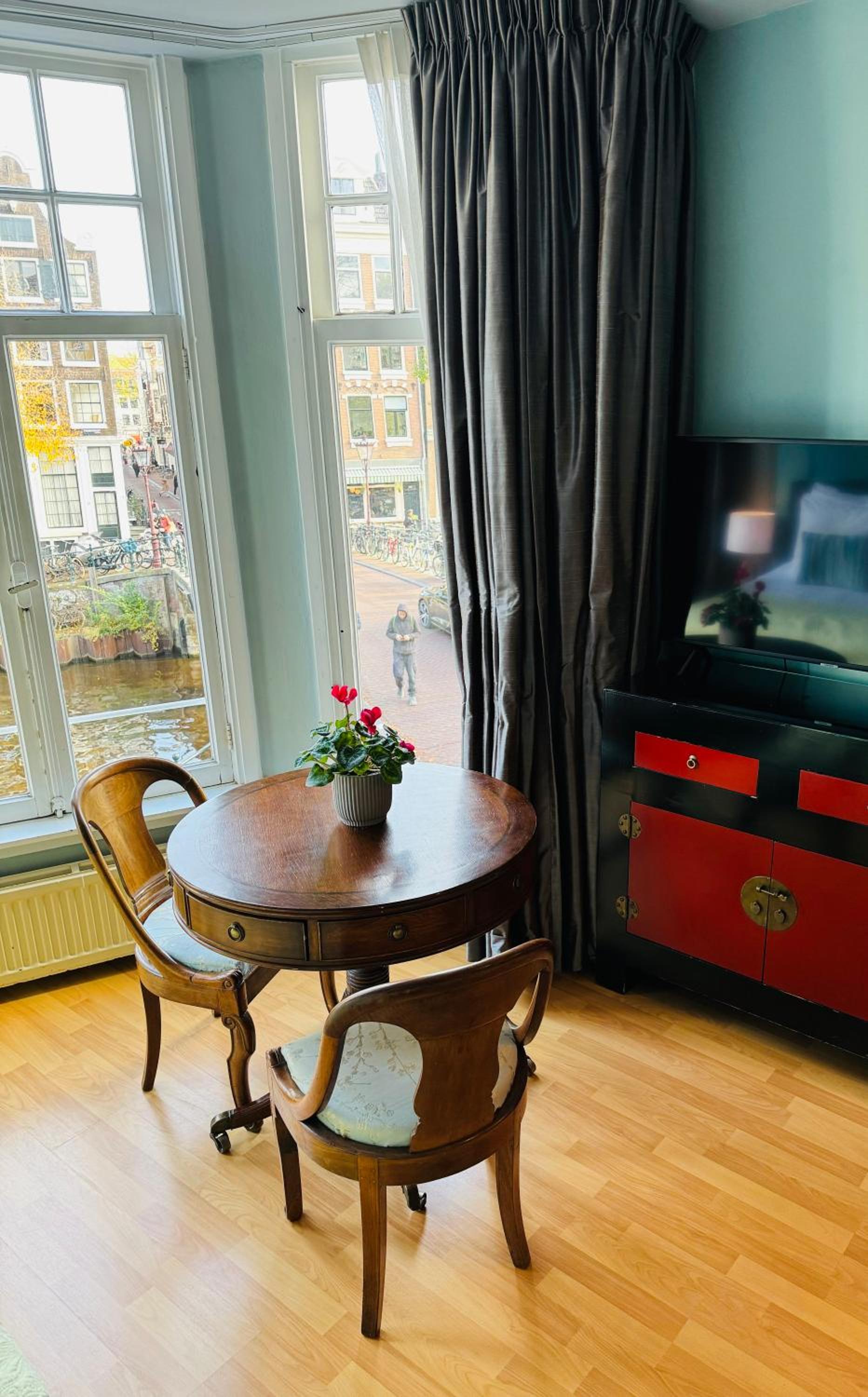 Décor Canal House