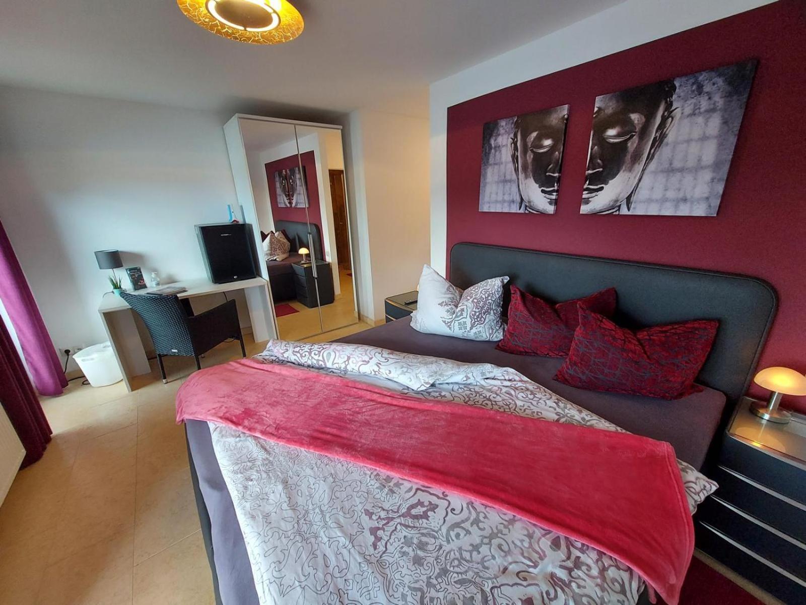 Ferienwohnung und Zimmer zum Donaublick view 2