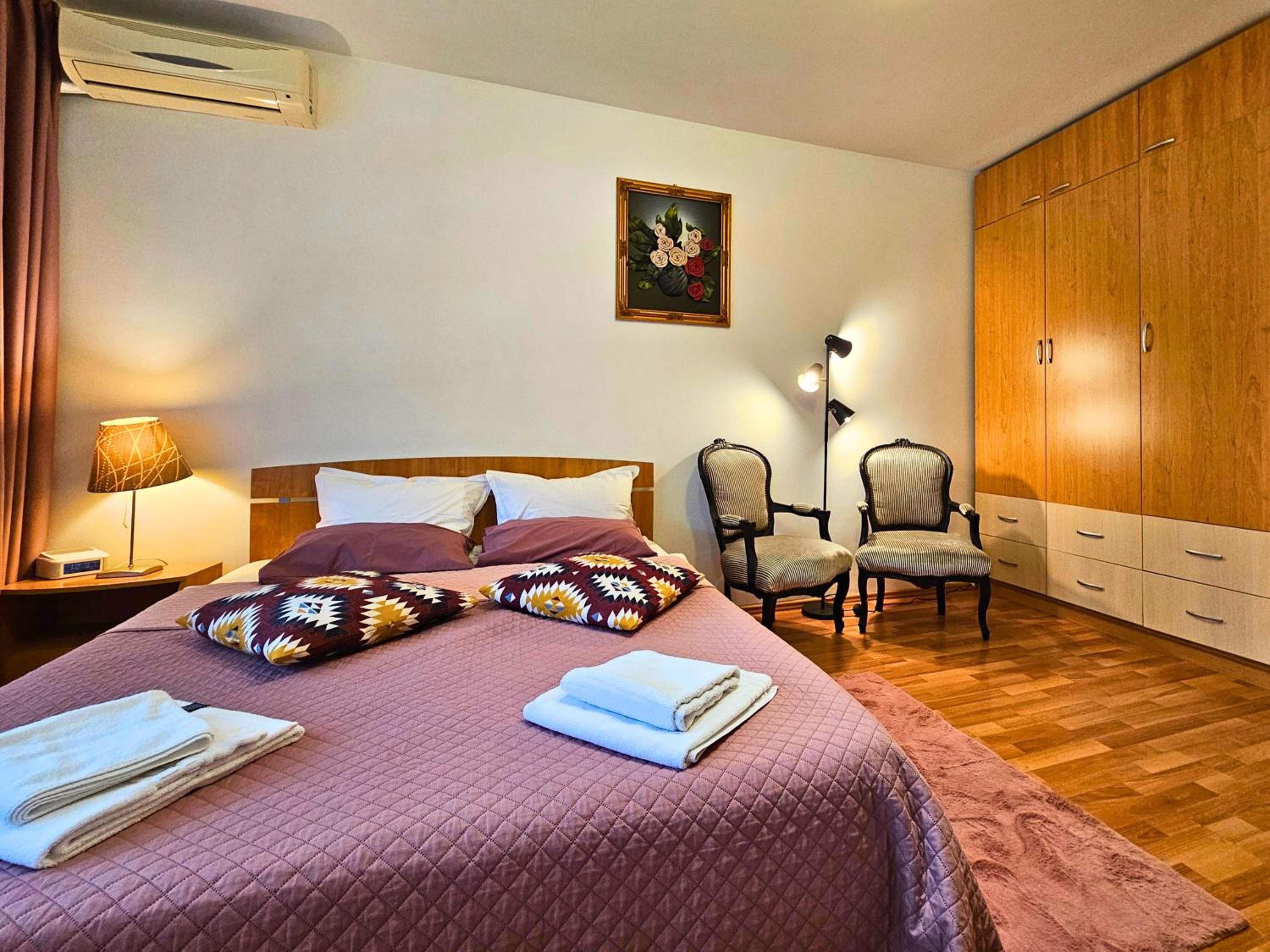 Studio Brancusi by Rosuites view 3