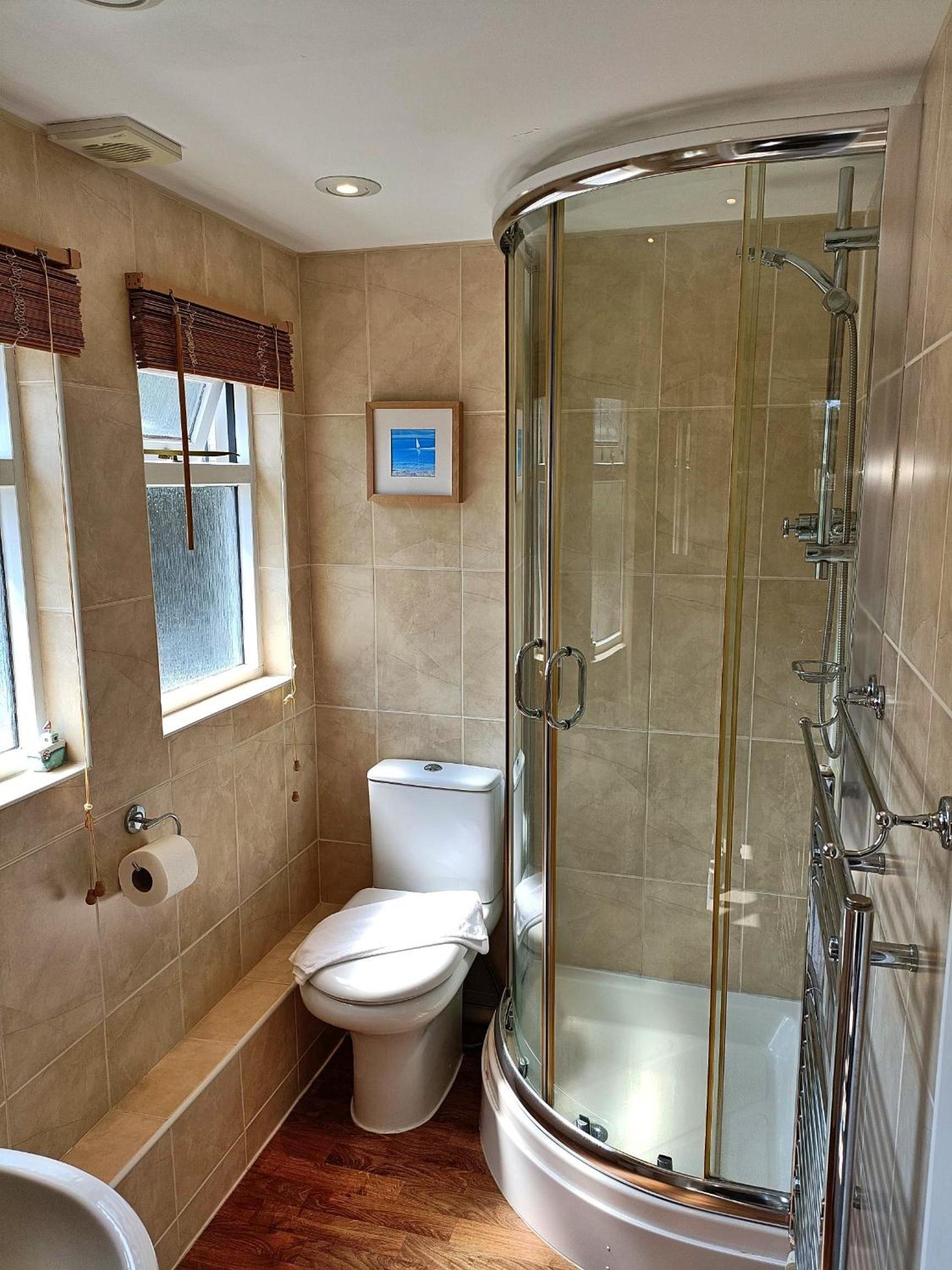 Finest Retreats - Little Dunley - Lake View view 2