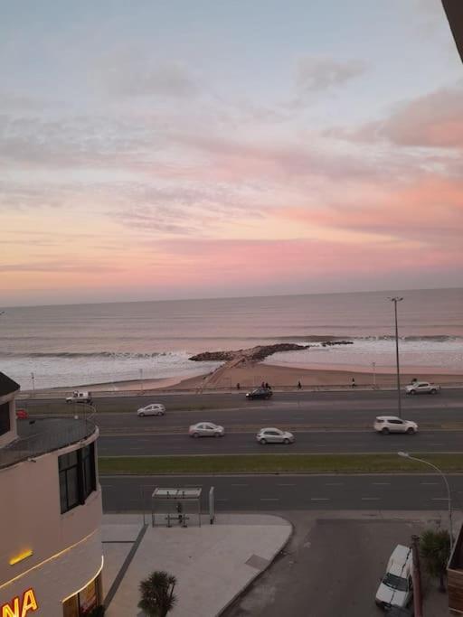 perla frente al mar