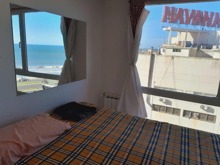 perla frente al mar