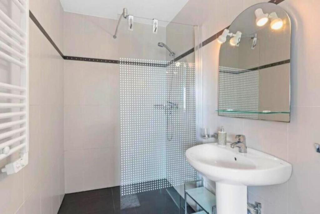 Luxury Holiday Home Near Alicante - 4 Bedrooms view 4