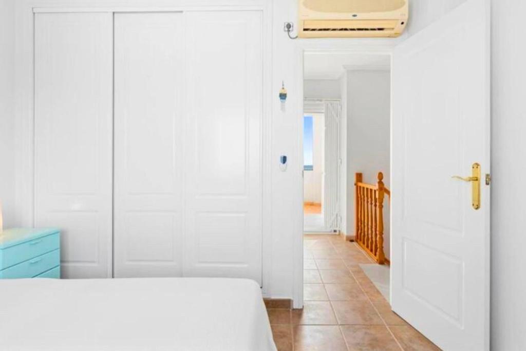 Luxury Holiday Home Near Alicante - 4 Bedrooms view 5