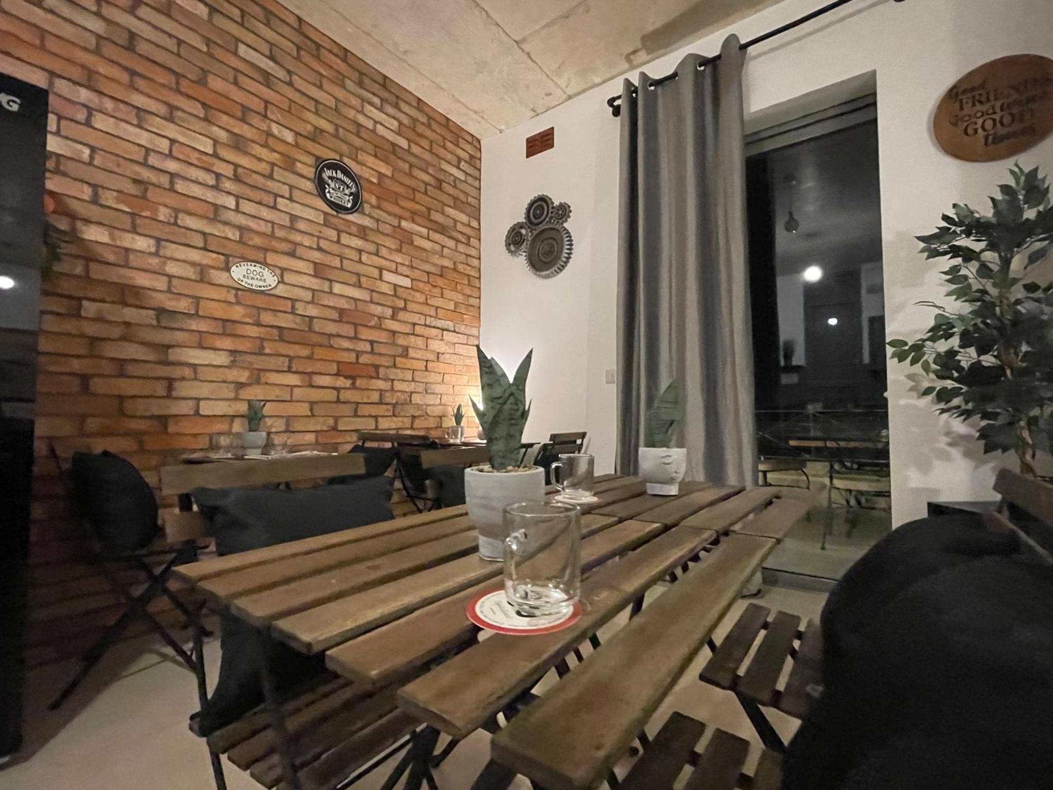 Sliema Cozy Townhouse with Rooftop View, Prime Spot