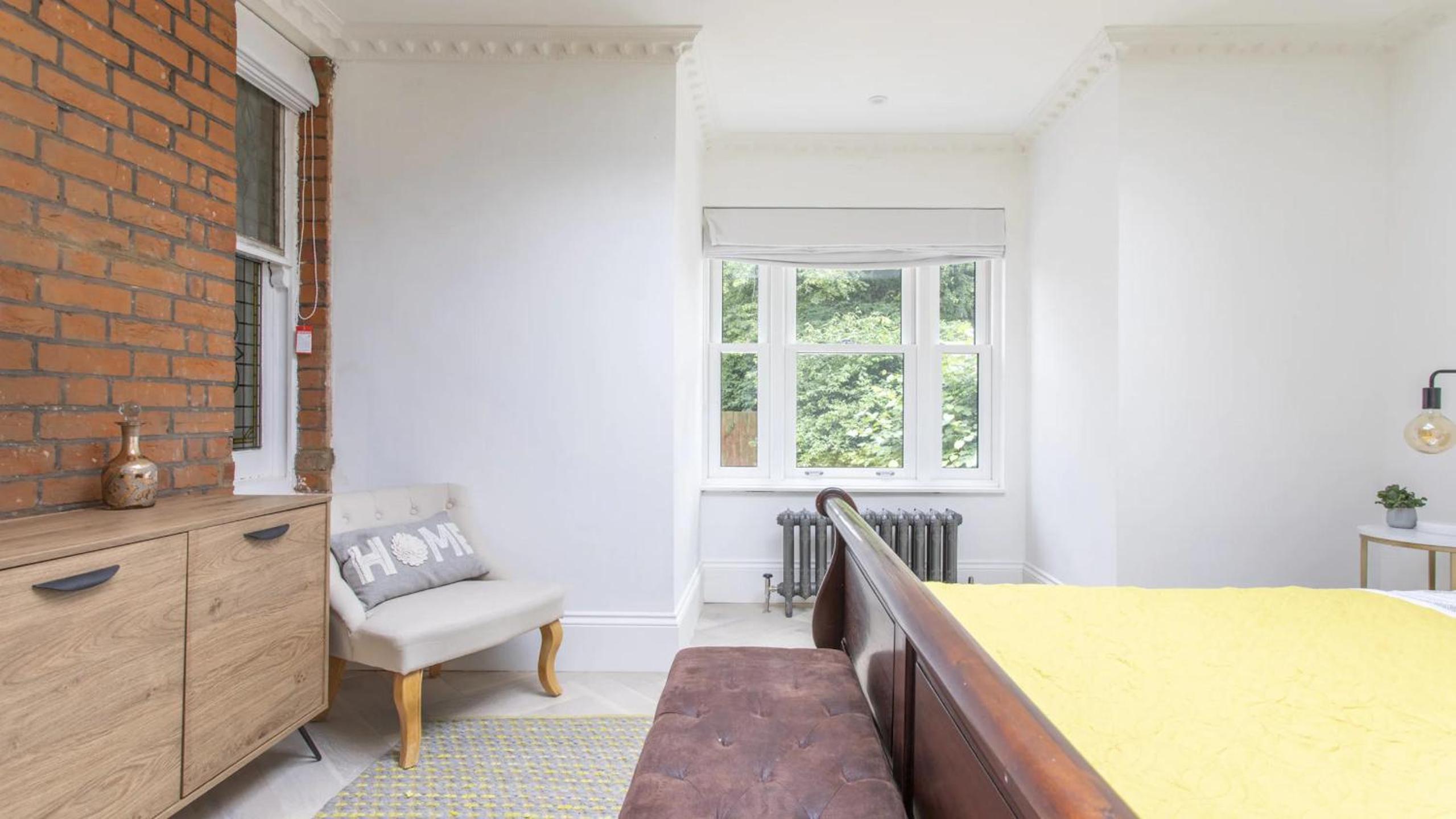 London Apartment- 4 Bedrooms-Garden and Parking