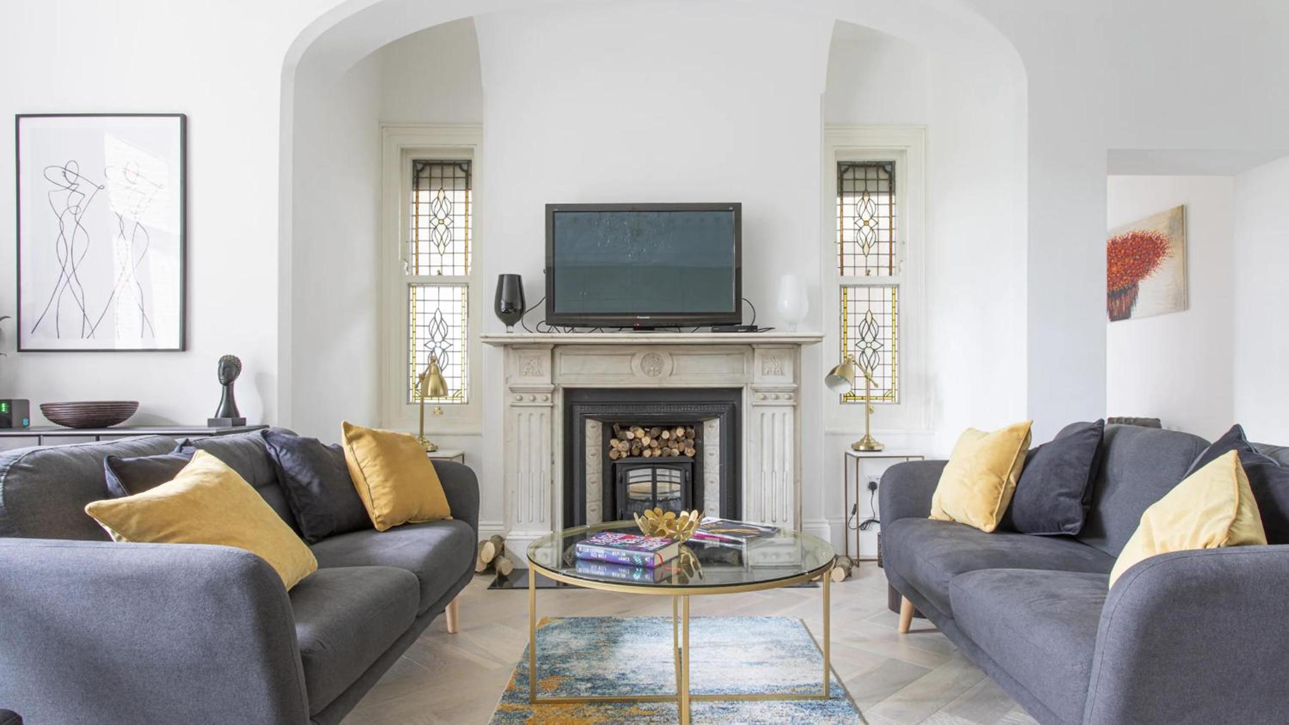 London Apartment- 4 Bedrooms-Garden and Parking