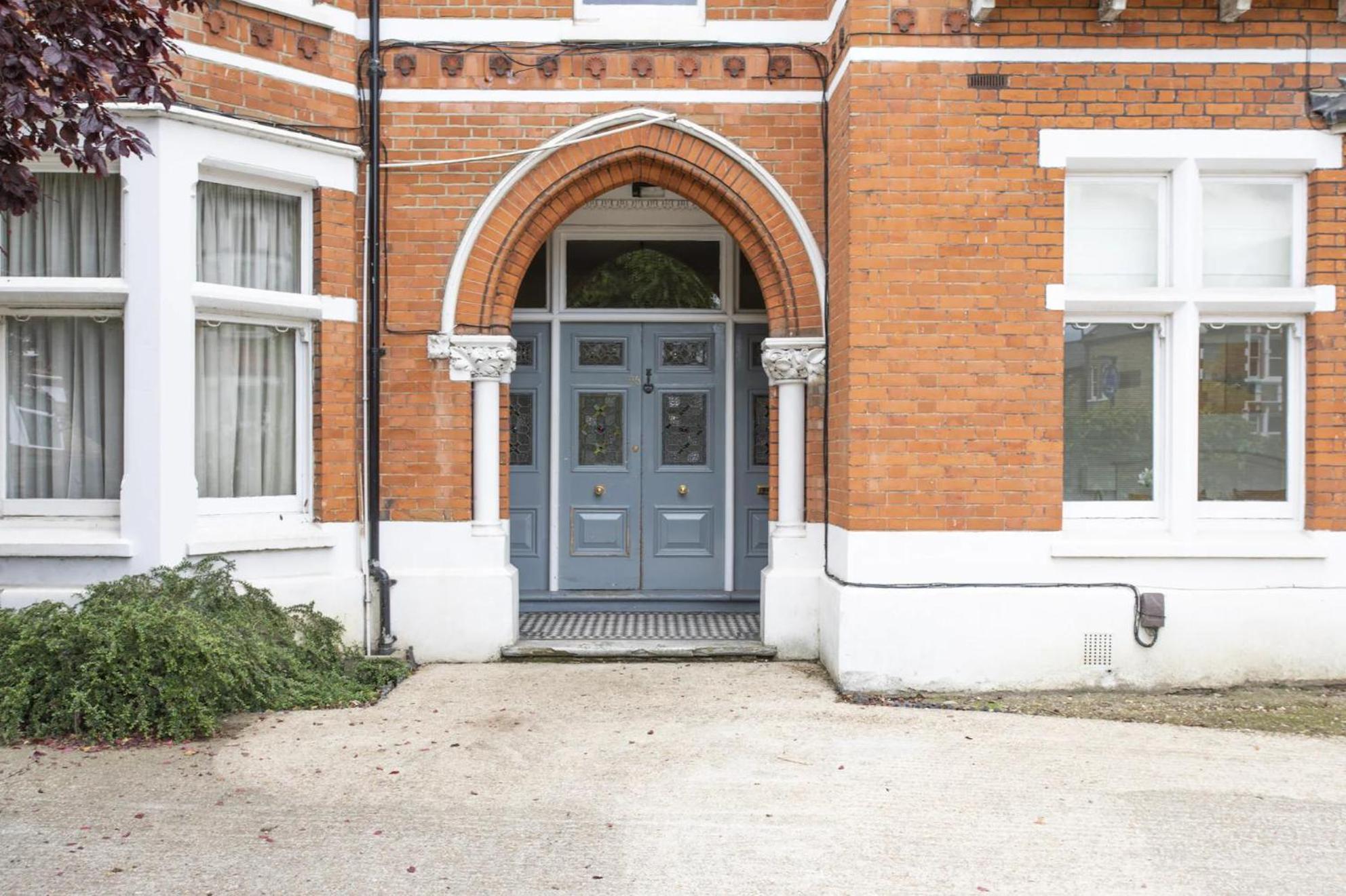 London Apartment- 4 Bedrooms-Garden and Parking