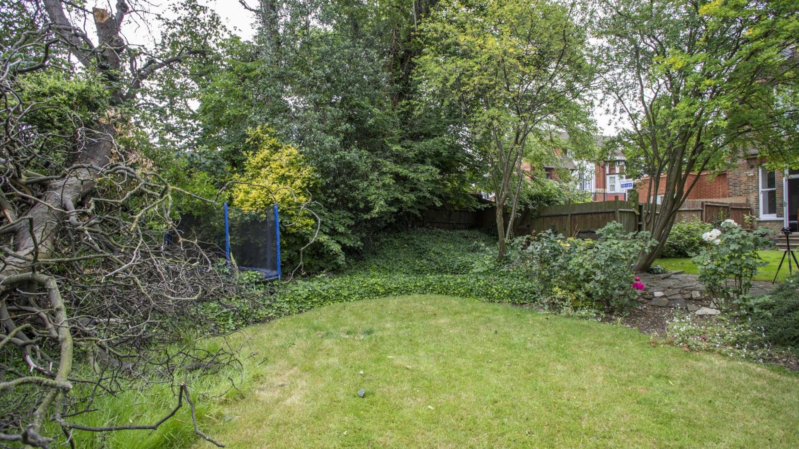 London Apartment- 4 Bedrooms-Garden and Parking