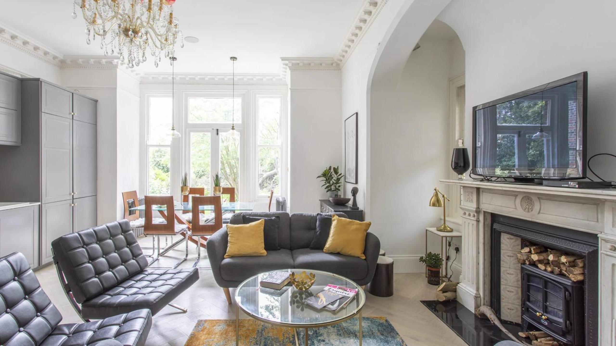 London Apartment- 4 Bedrooms-Garden and Parking